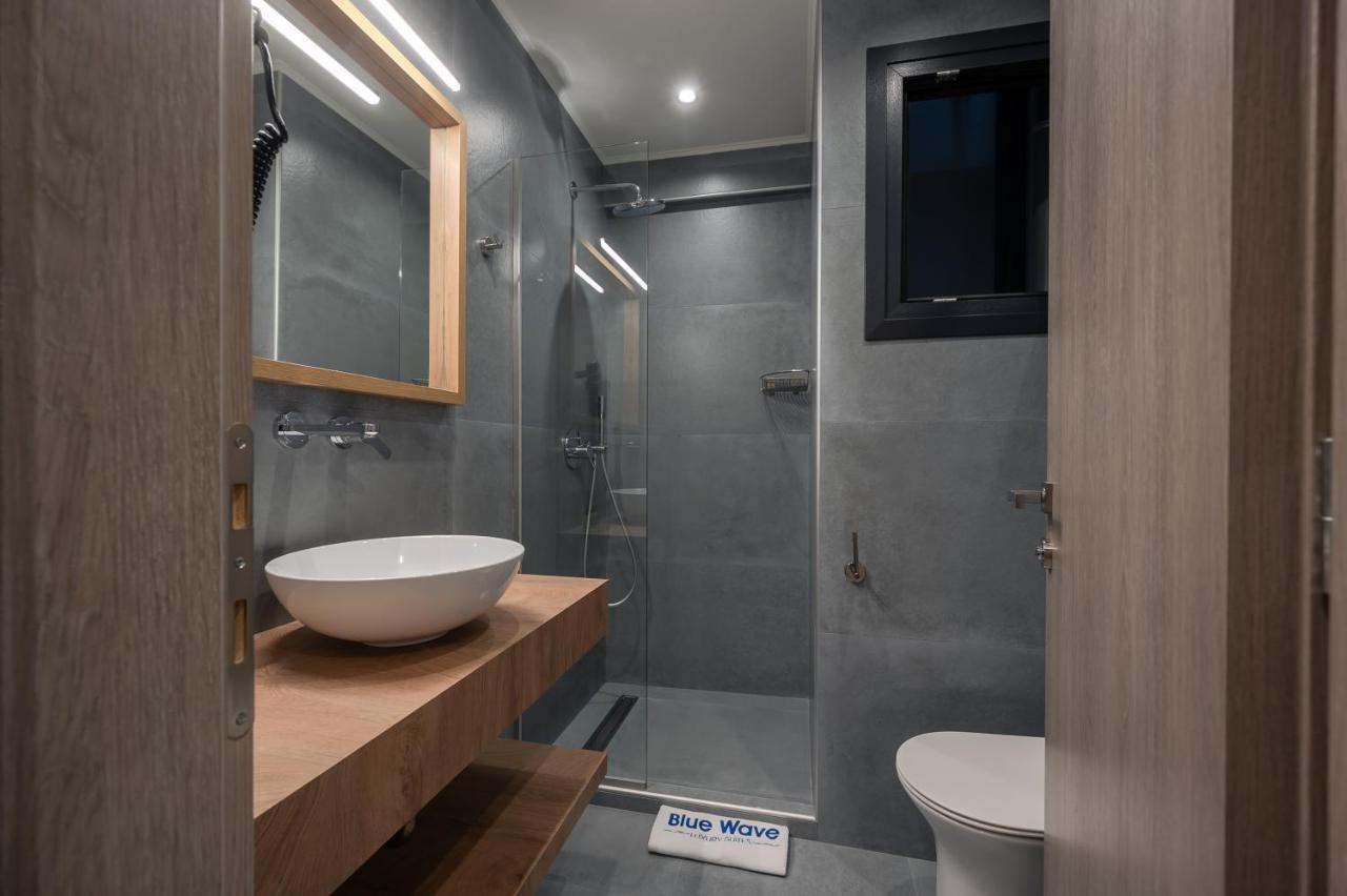 Blue Wave Luxury Suites Nea Iraklitsa Exterior foto