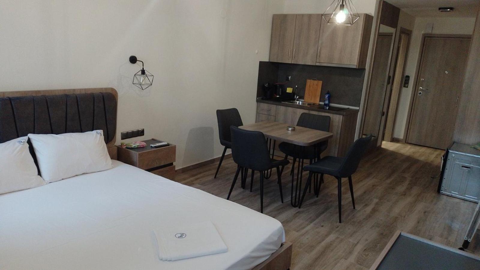 Blue Wave Luxury Suites Nea Iraklitsa Quarto foto